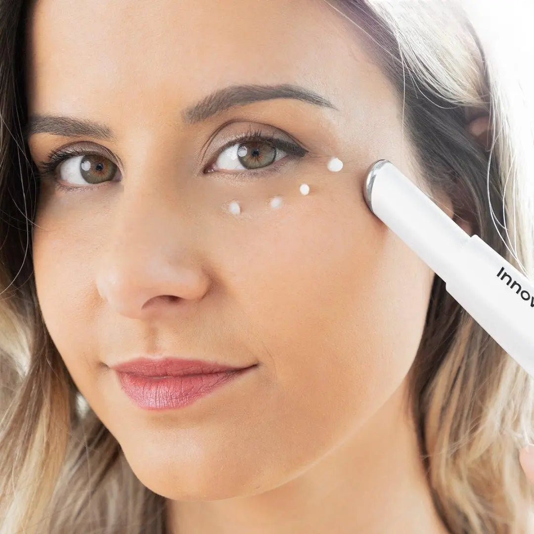 Side view of InnovaGoods 3-in-1 Eye Massager with ergonomic design